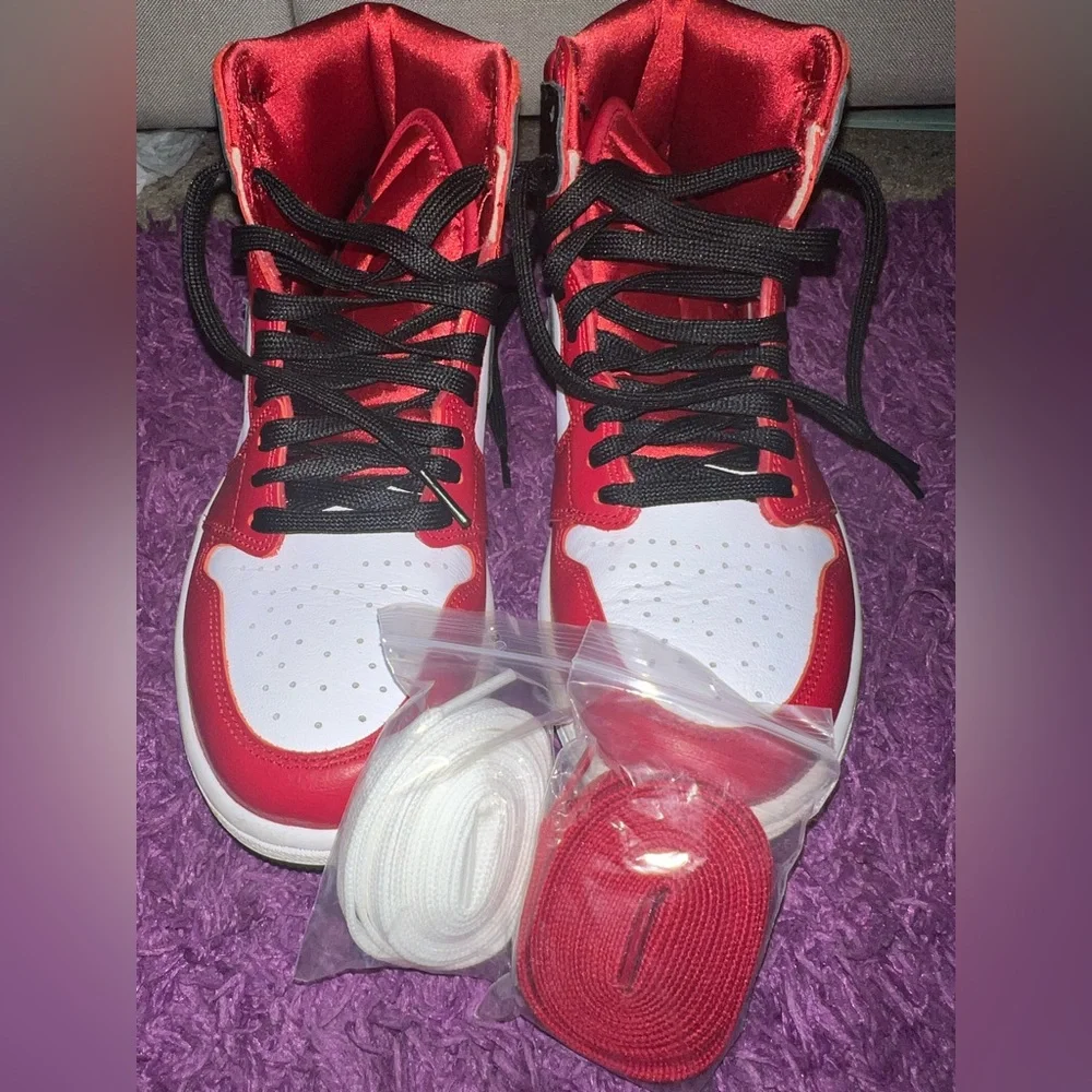 Jordan 1 Retro High
Satin Snake (Women's) Sz8 (comes with 2 sets of laces) - Picture 1 of 6